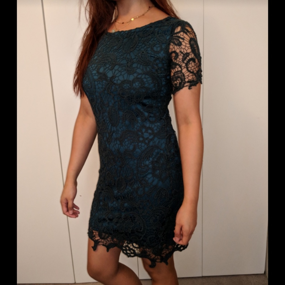 Green laced dress with low back-cut